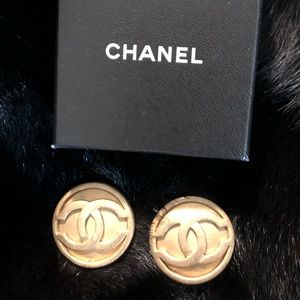 CHANEL vintage clip earrings